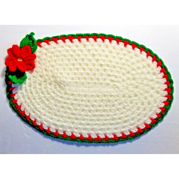 Poinsettia Crochet Placemats Handcrafted Set of 4 Holiday Christmas Oval - Picture 2 of 4